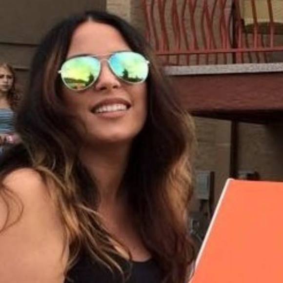 Meet your Posher, Quinn - Picture 1 of 1